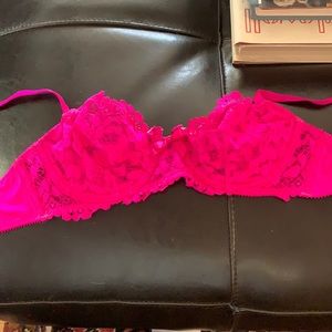 Victoria Secret Bra (size: 32 C)